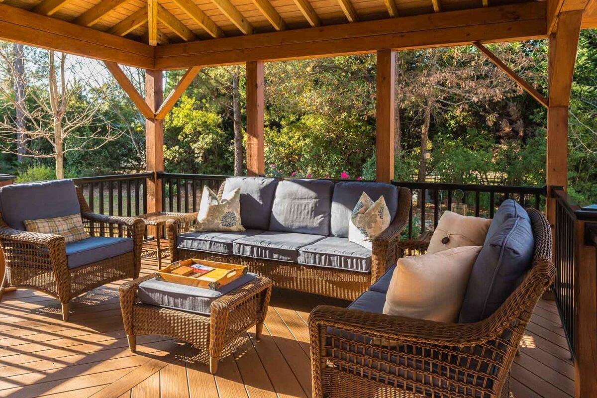 deck and porch with cover and couch